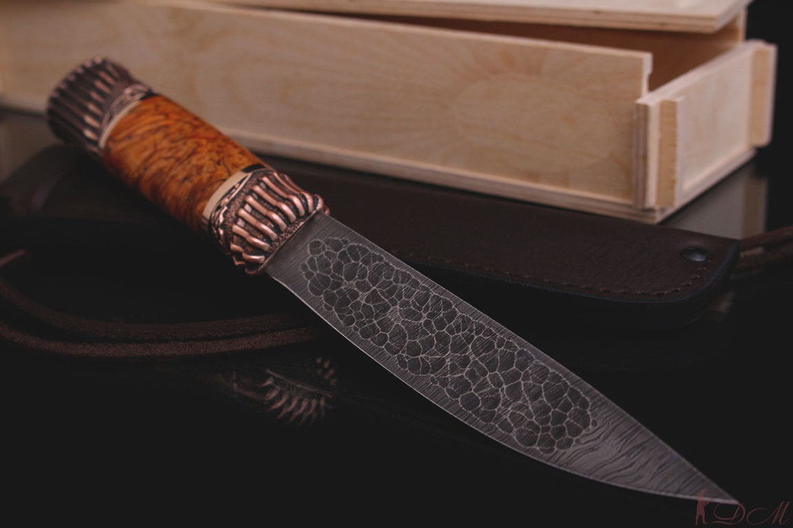 Якутский нож средний "БЫHAХ" Дамасская сталь. Рукоять бронза, карельская береза.