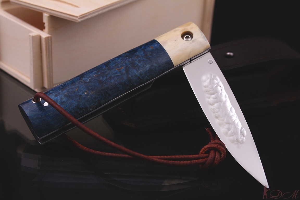 Cкладной якутский нож малый "БЫHЫЧЧА" х12мф. Рукоять рог, карельская береза (синяя).